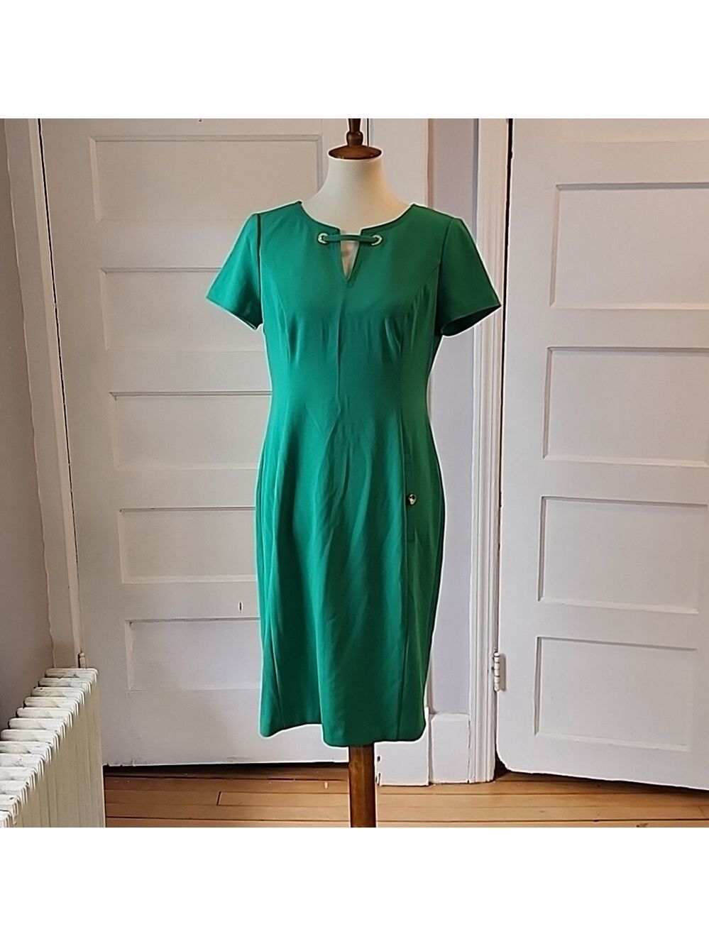 Chaps Green Short Sleeve Dress with Keyhole Detail, Size 10